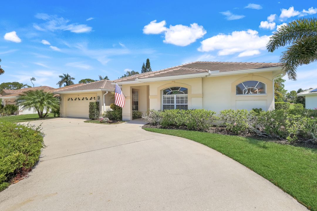 190 Palmetto Dunes Cir, Naples, FL 34113