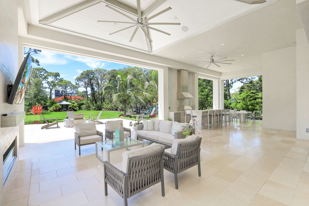 125 Caribbean Rd, Naples, FL 34108