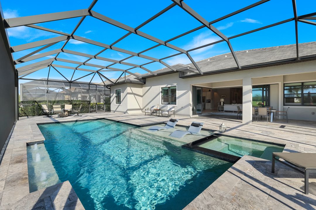 9428 Sanderling Ct, Naples, FL 34120