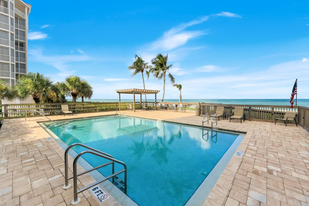 9653 Gulf Shore Dr #303, Naples, FL 34108