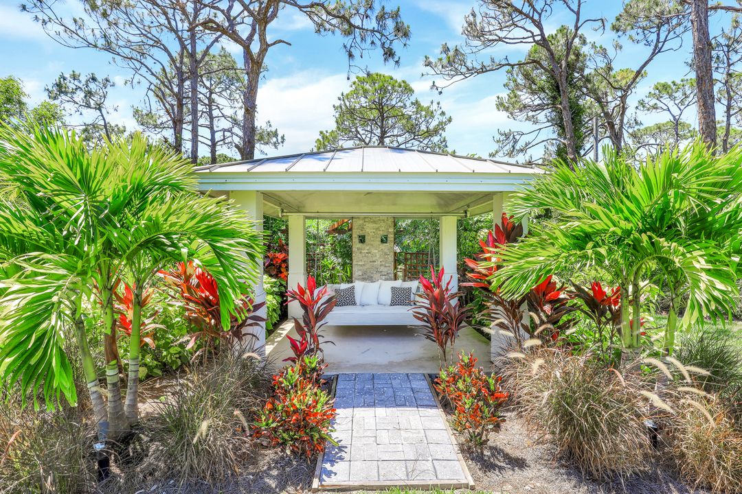 125 Caribbean Rd, Naples, FL 34108