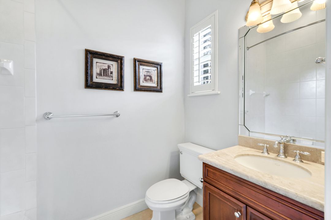 5799 Hammock Isles Dr, Naples, FL 34119