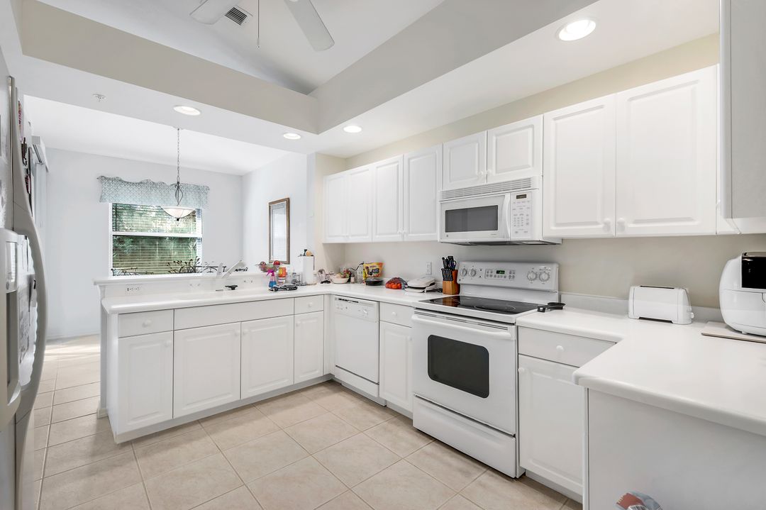 3425 Laurelgreens Ln S #203, Naples, FL 34119