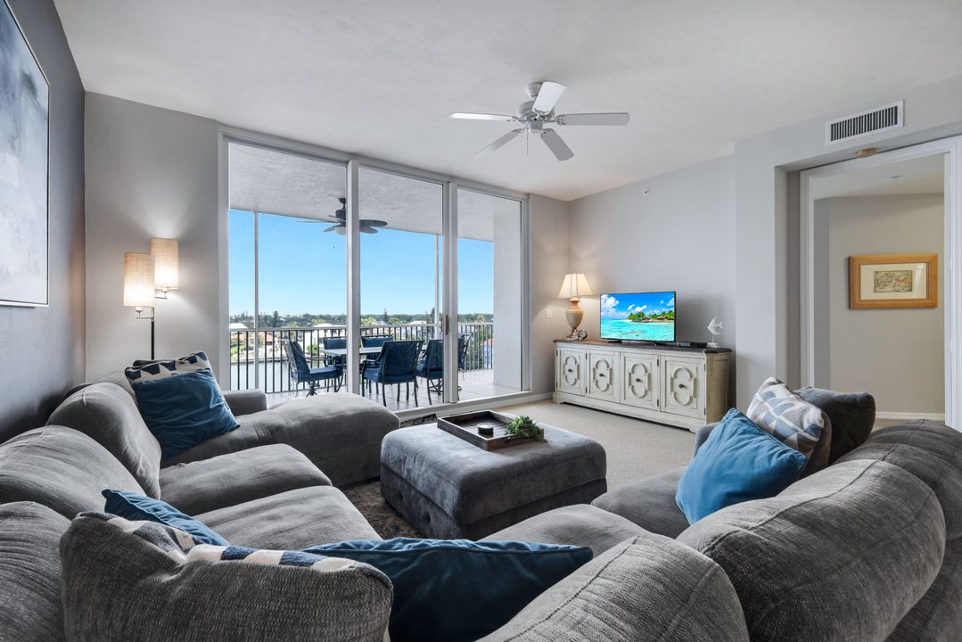 410 Flagship Dr #605, Naples, FL 34108