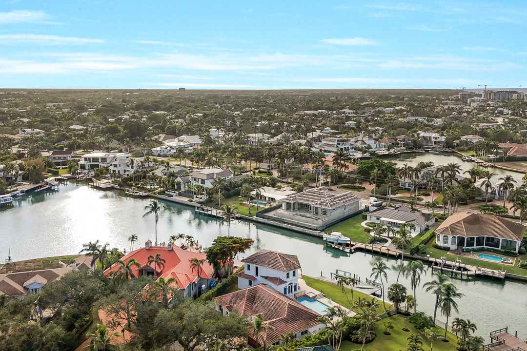 350 Bowline Bend, Naples, FL 34103
