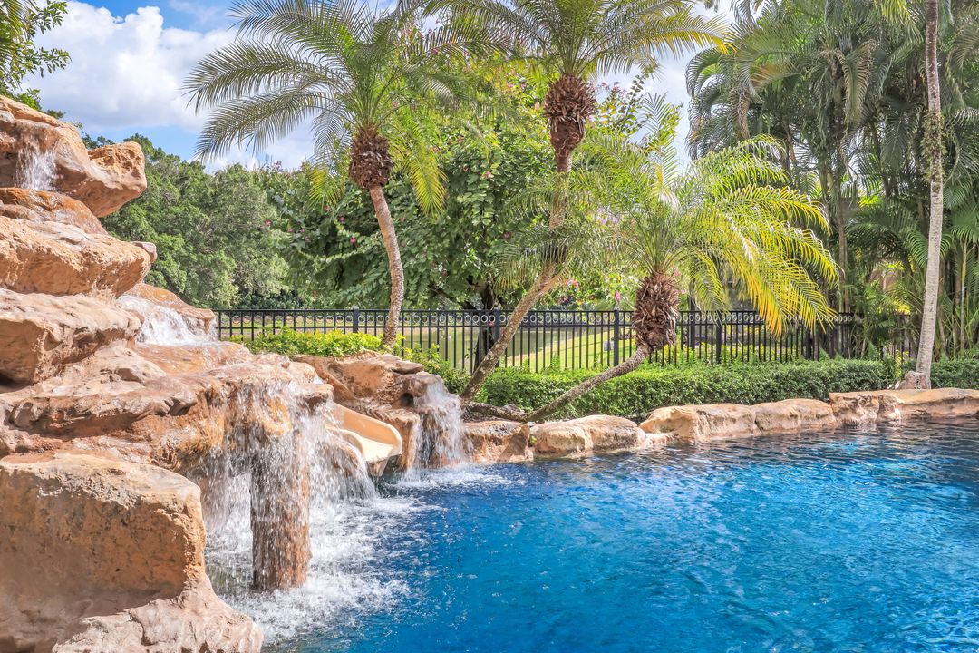 2350 Cheshire Ln, Naples, FL 34109