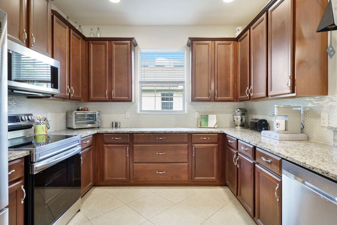 10436 Peso Del Rio Dr, Fort Myers, FL 33908