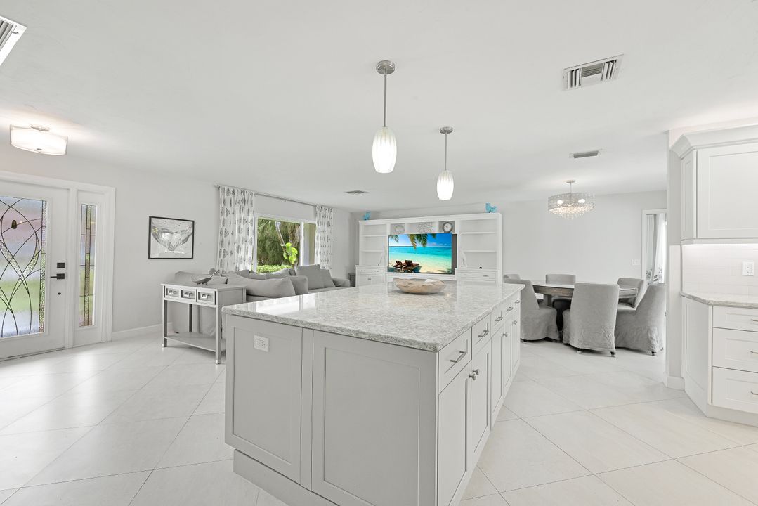 9949 Winchester Wood, Naples, FL 34109