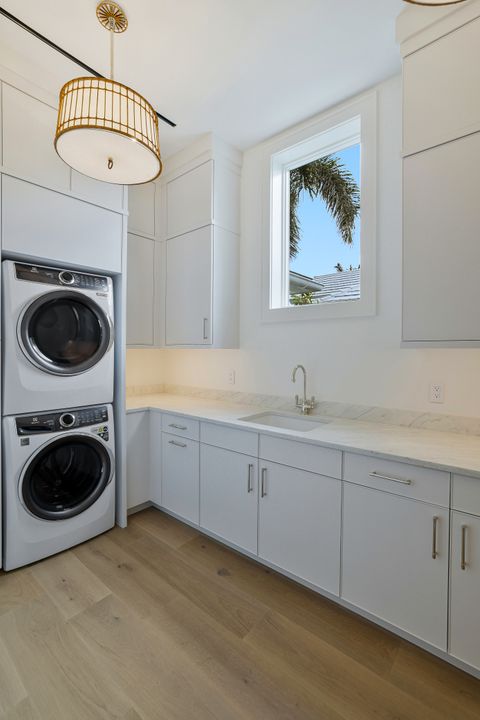 408 16th Ave S, Naples, FL 34102