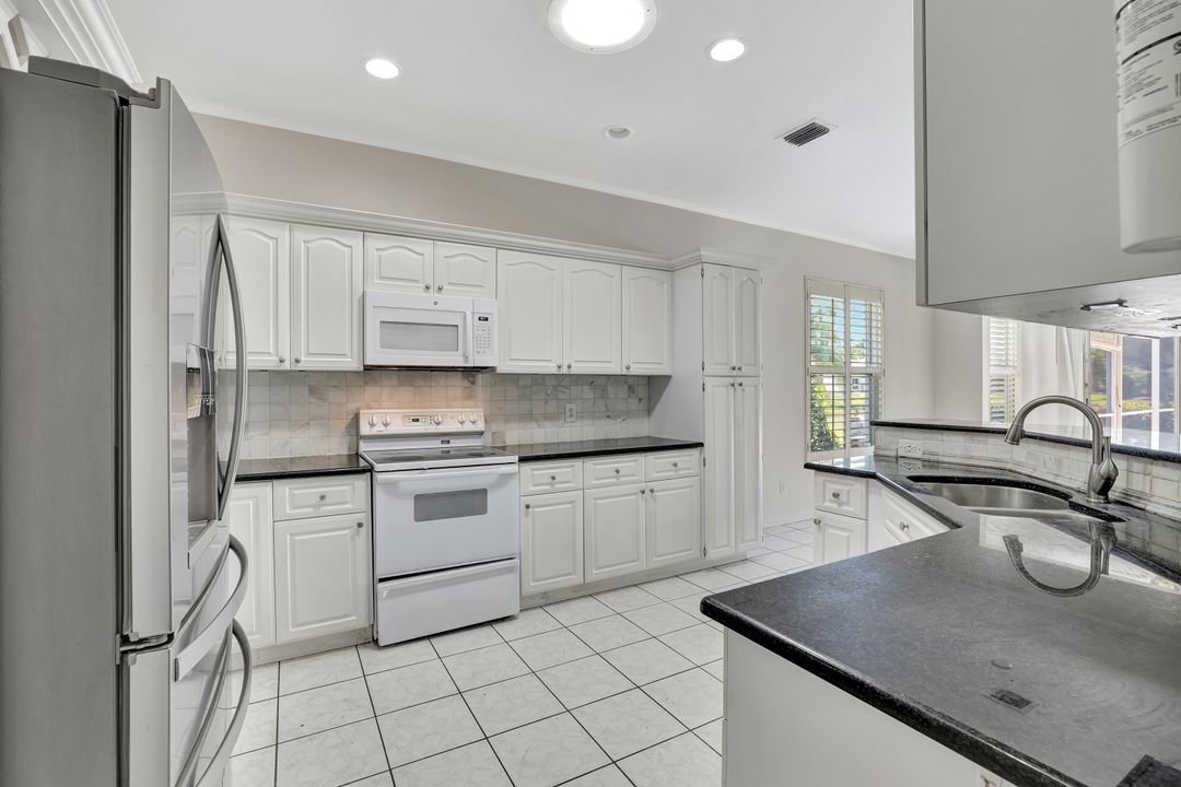 173 Stanhope Cir, Naples, FL 34104