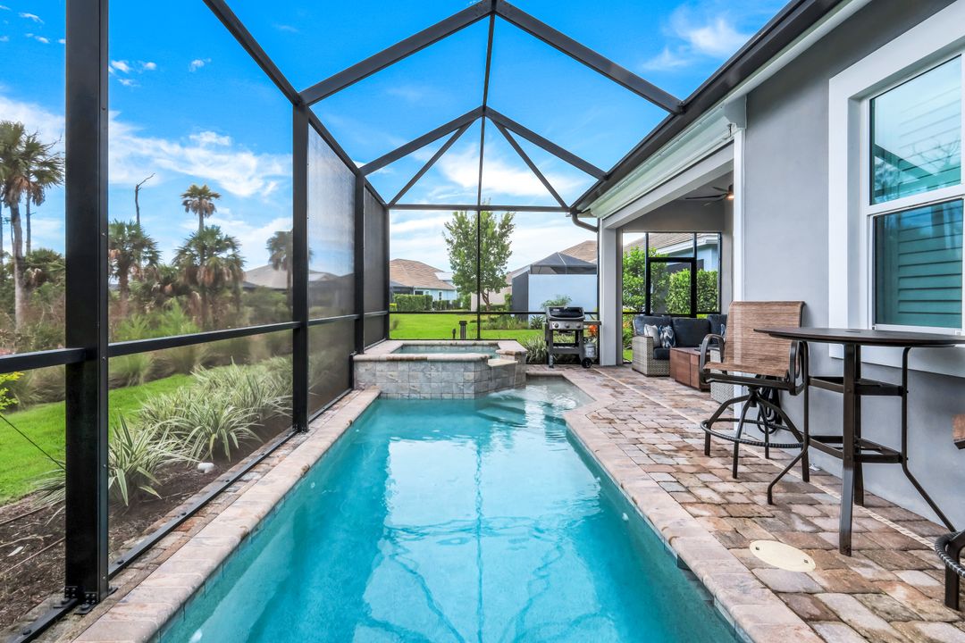 6392 Arriba Ave, Naples, FL 34113