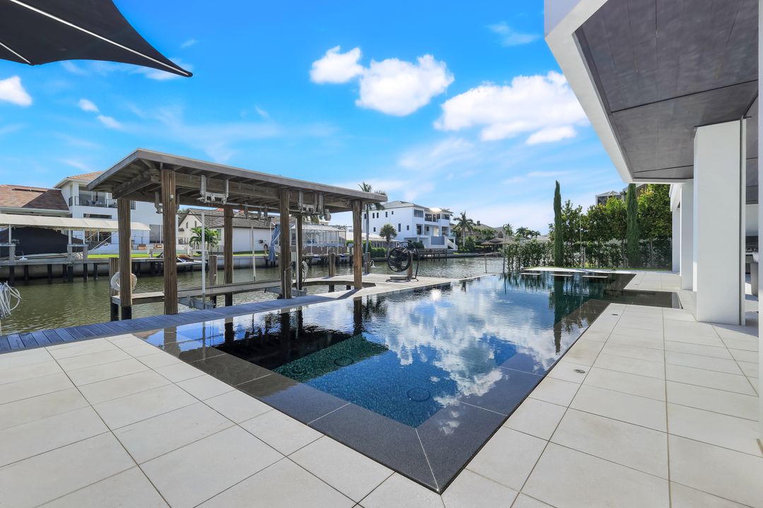 260 Channel Dr, Naples, FL 34108