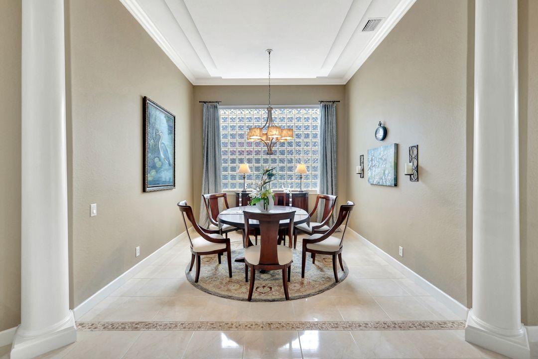 1282 Via Portofino, Naples, FL 34108