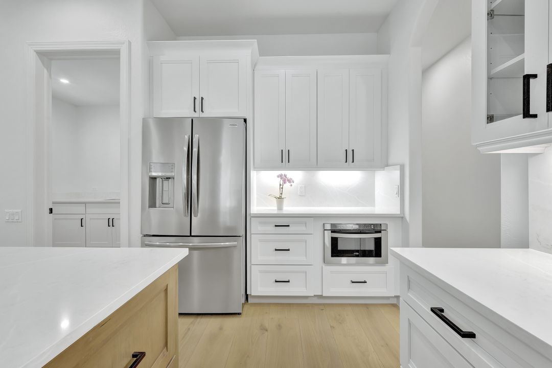 9209 Troon Lakes Dr, Naples, FL 34109