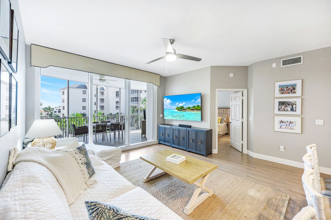 470 Launch Cir #403, Naples, FL 34108