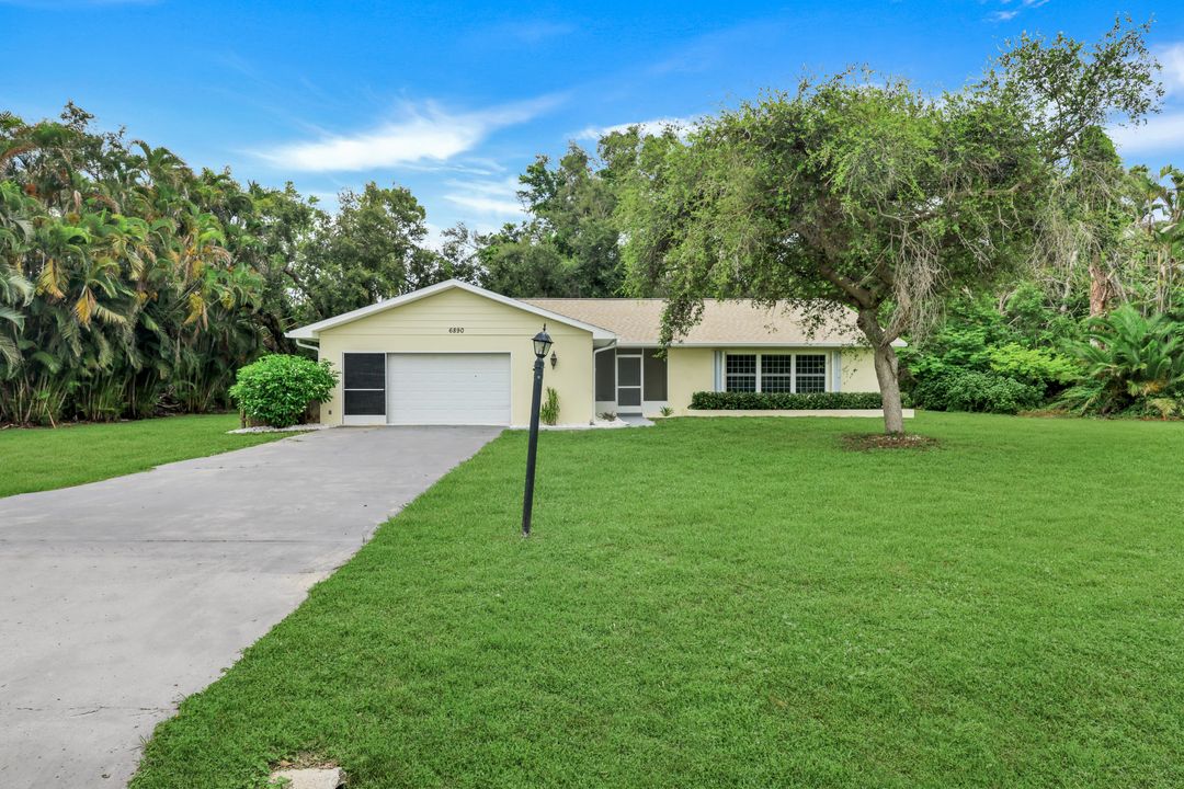 6890 Hendry Creek Dr, Fort Myers, FL 33908