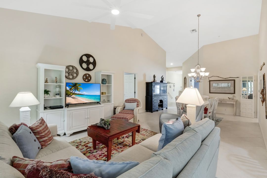 8265 Danbury Blvd #203, Naples, FL 34120