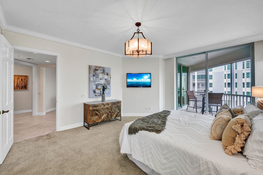 295 Grande Way #1406, Naples, FL 34110