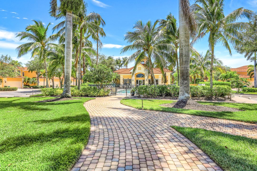 8637 Champions Point #901, Naples, FL 34113
