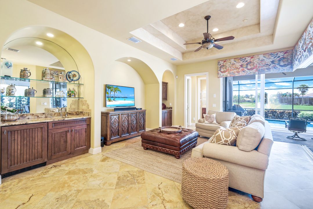 5742 Hammock Isles Dr, Naples, FL 34119