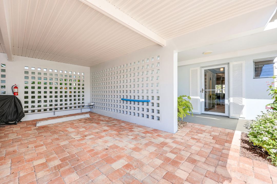 280 2nd Ave S #103, Naples, FL 34102