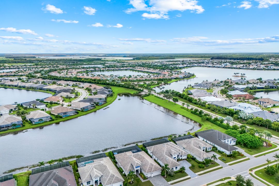 14386 Laguna Spgs Ln, Naples, FL 34114