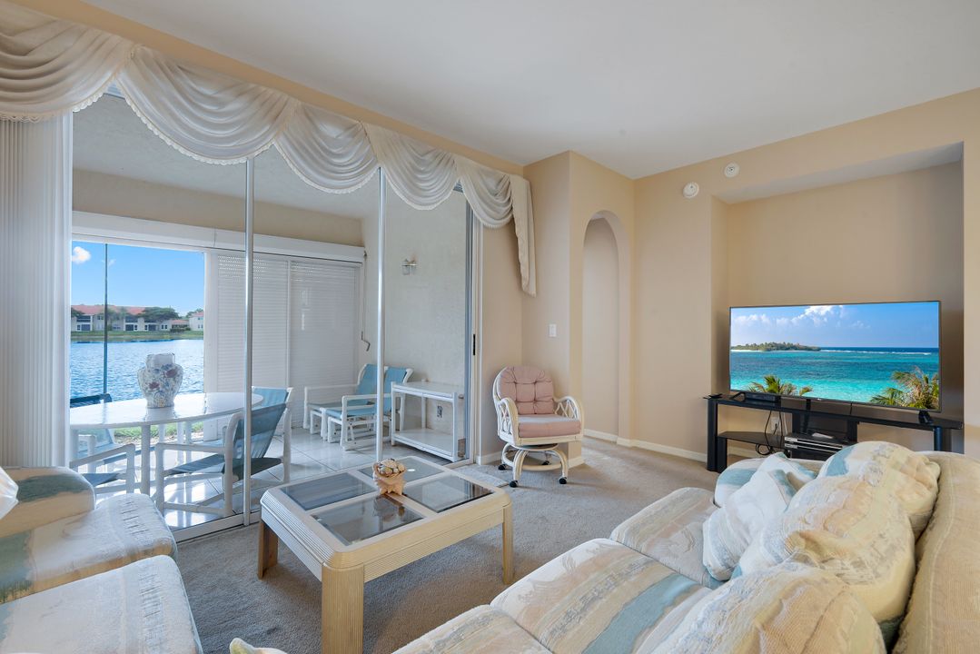 6384 Huntington Lakes Cir #103, Naples, FL 34119
