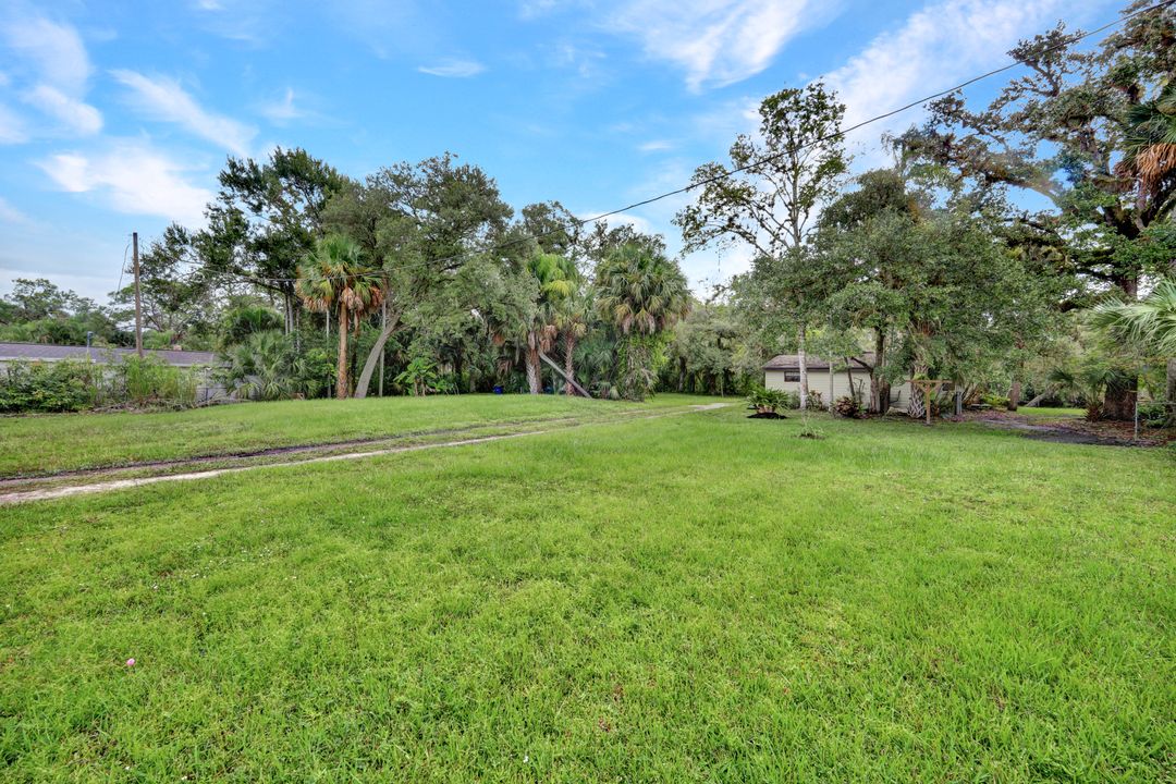 18200 Elmwood Dr, Alva, FL 33920