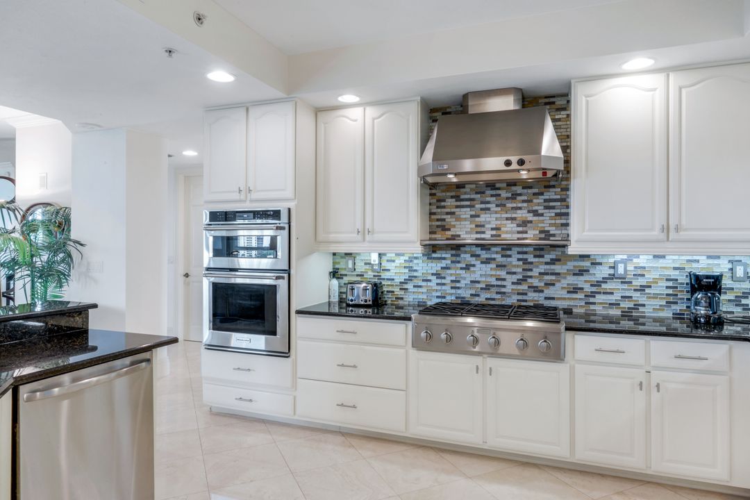 285 Grande Way #503, Naples, FL 34110
