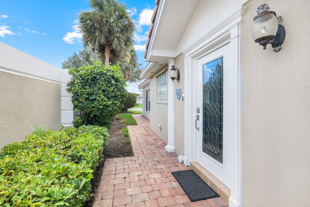 3077 Futuna Ln, Naples, FL 34119