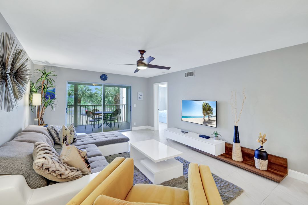 360 Horse Creek Dr #307, Naples, FL 34110