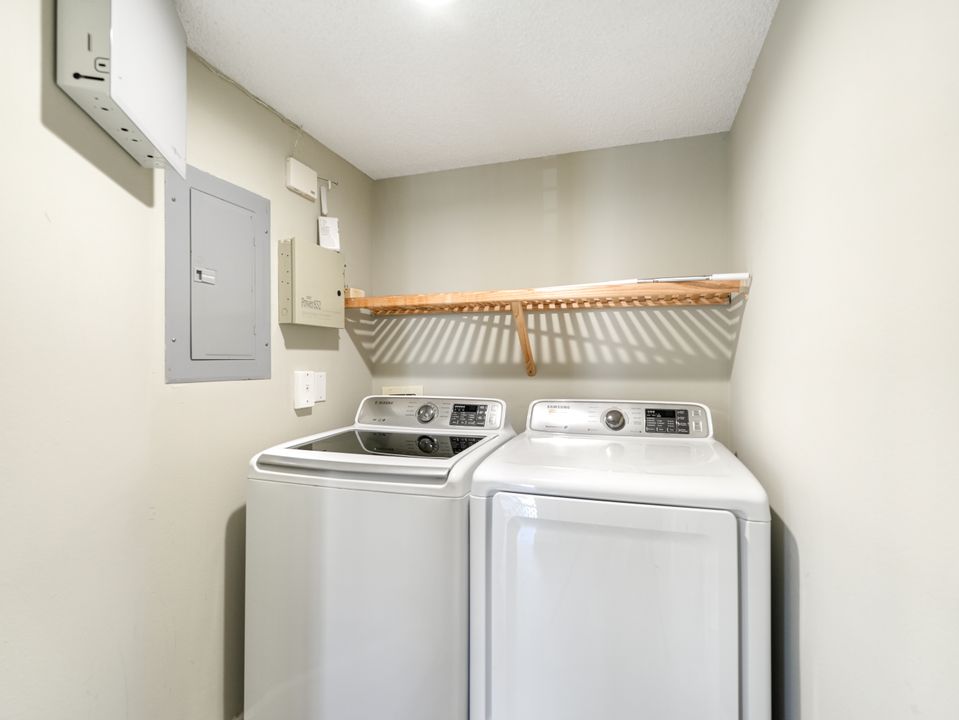 7706 Jewel Ln, Naples, FL 34109