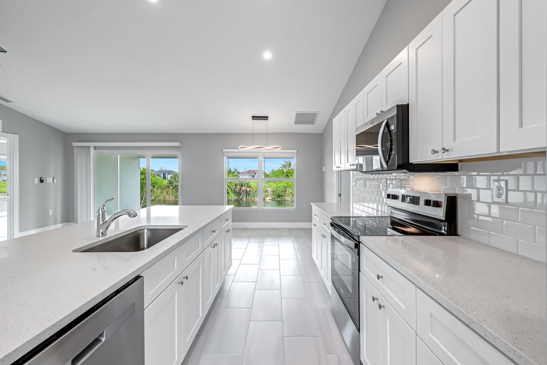 2921 NE 1st Ave, Cape Coral, FL 33909