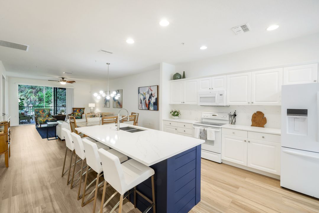 4843 Hampshire Ct #105, Naples, FL 34112