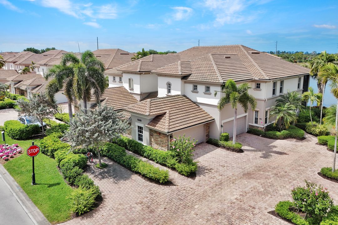 8755 Coastline Ct #202, Naples, FL 34120