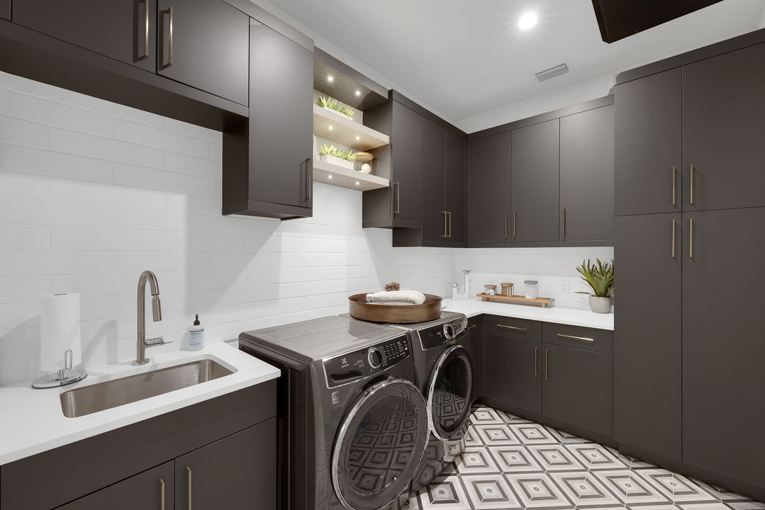 767 Park Shore Dr, Naples, FL 34103