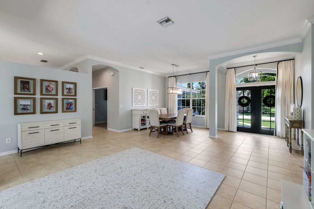 8748 S Lake Cir, Fort Myers, FL 33908