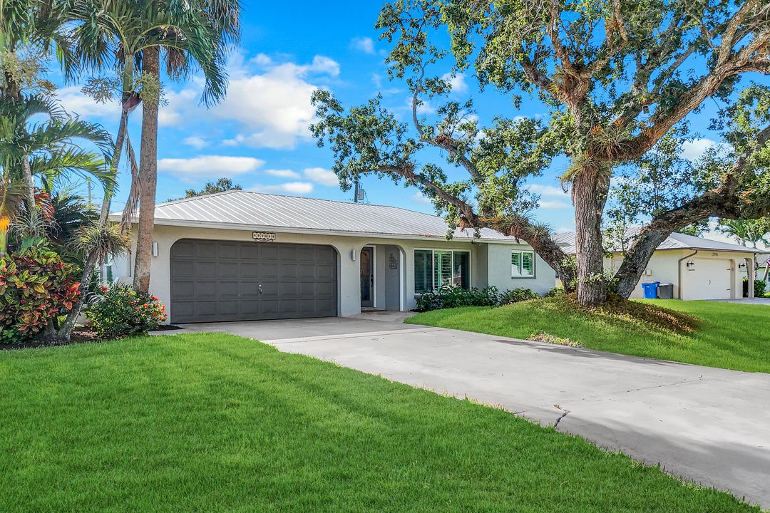 27984 Carl Cir, Bonita Springs, FL 34135