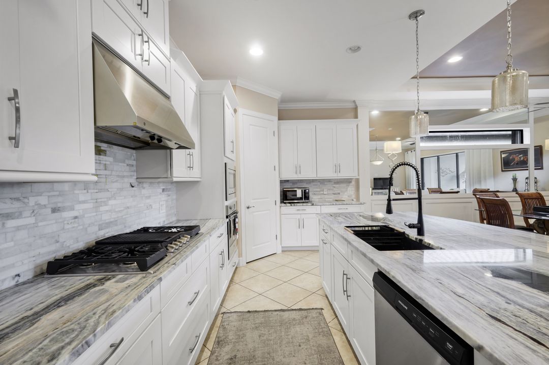 8527 Palacio Terrace N, Naples, FL 34114