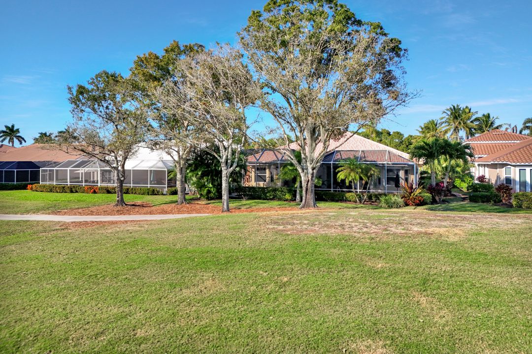 6679 Castlelawn Pl, Naples, FL 34113