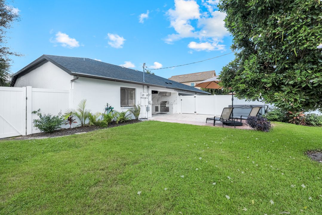 567 93rd Ave N, Naples, FL 34108