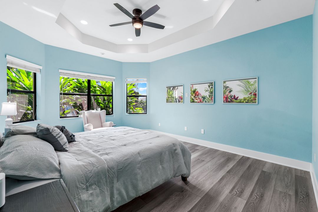 2704 Crystal Way, Naples, FL 34119