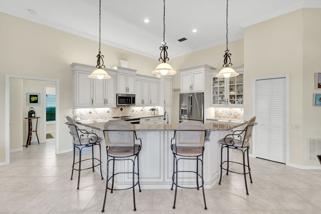 3750 Lakemont Dr, Bonita Springs, FL 34134