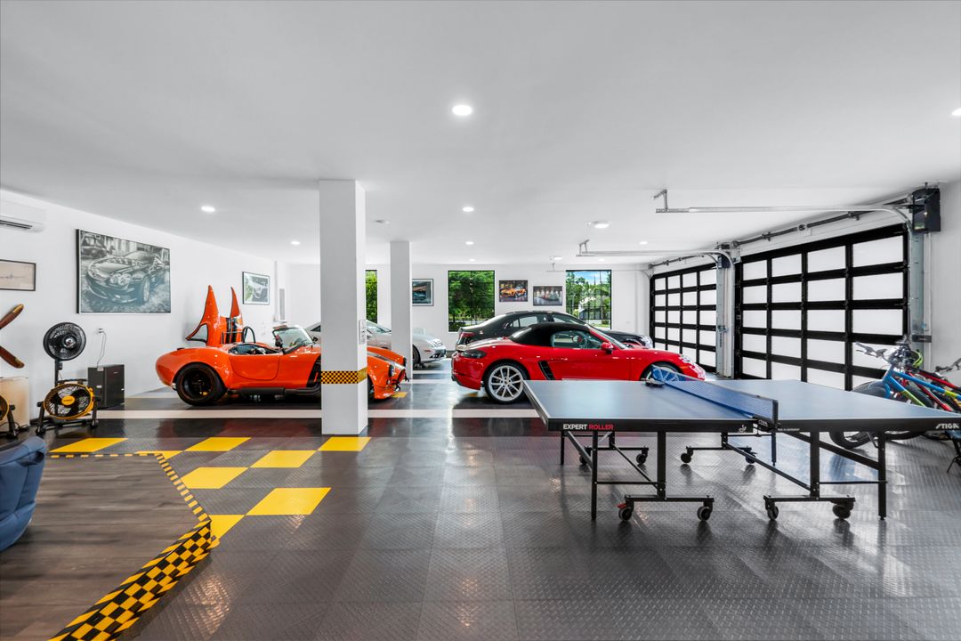 6677 Hunters Rd, Naples, FL 34109