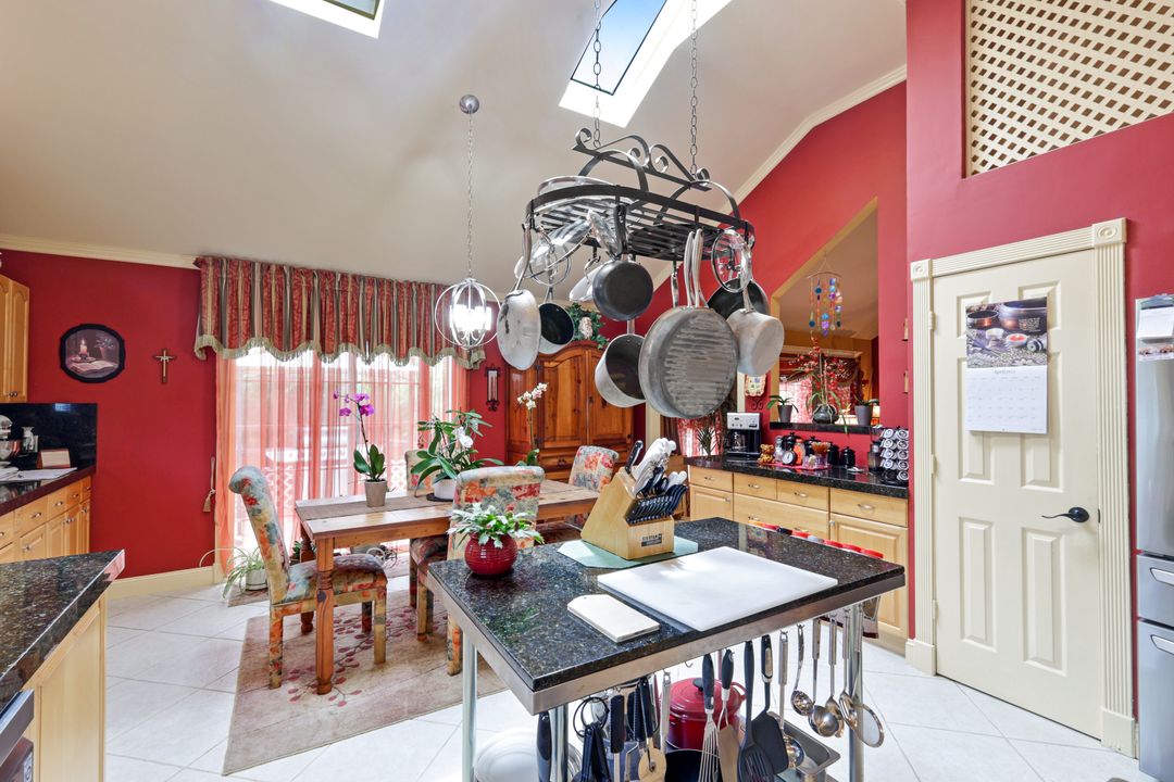 84 Valley Stream Ln, Naples, FL 34113