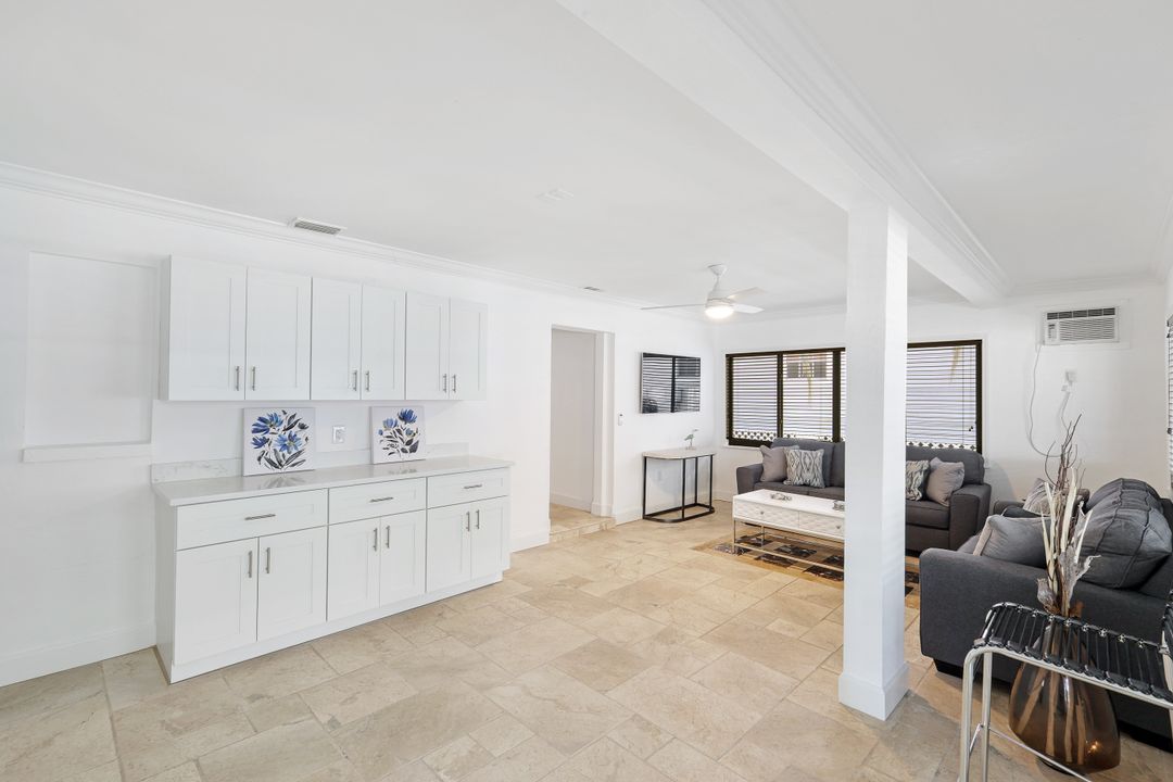 522 94th Ave N, Naples, FL 34108