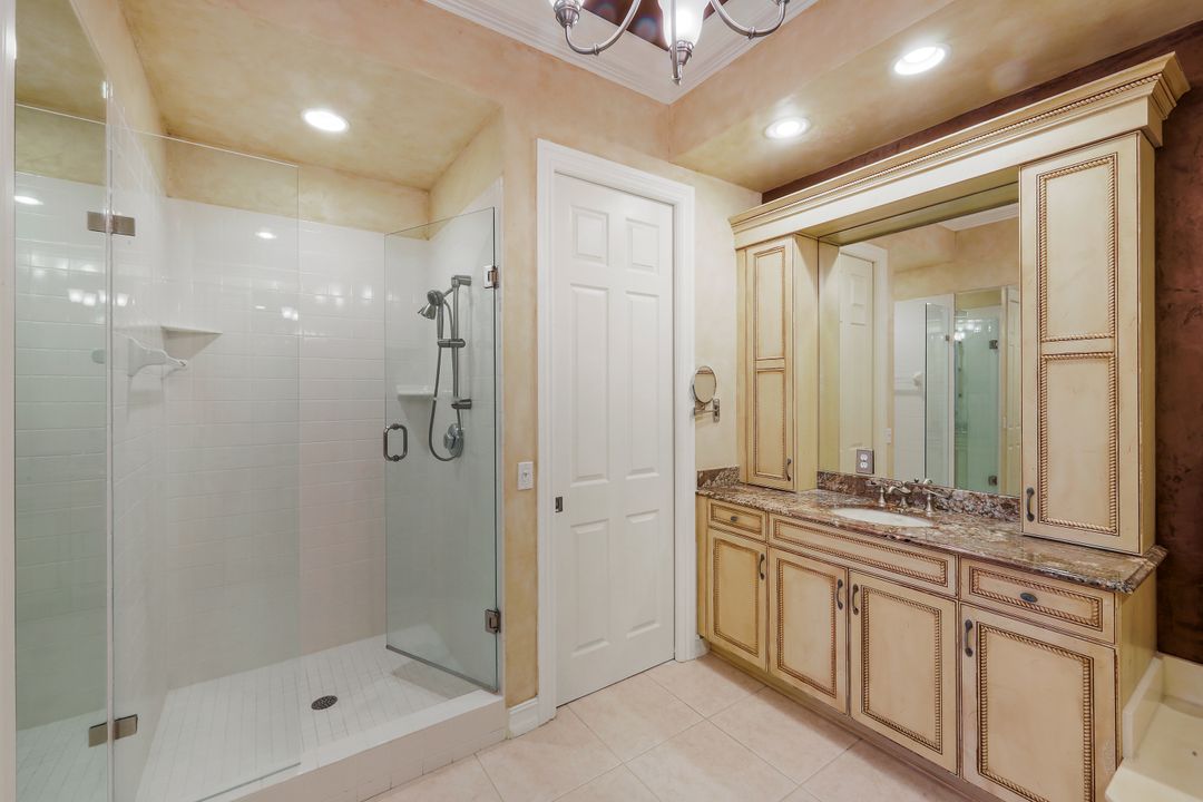 775 Bentwater Cir #204, Naples, FL 34108