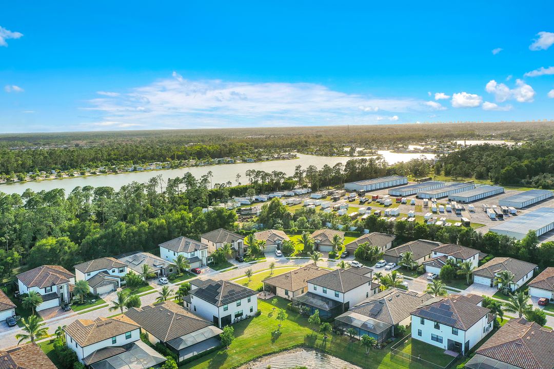 9386 Foxglove Ln, Naples, FL 34120