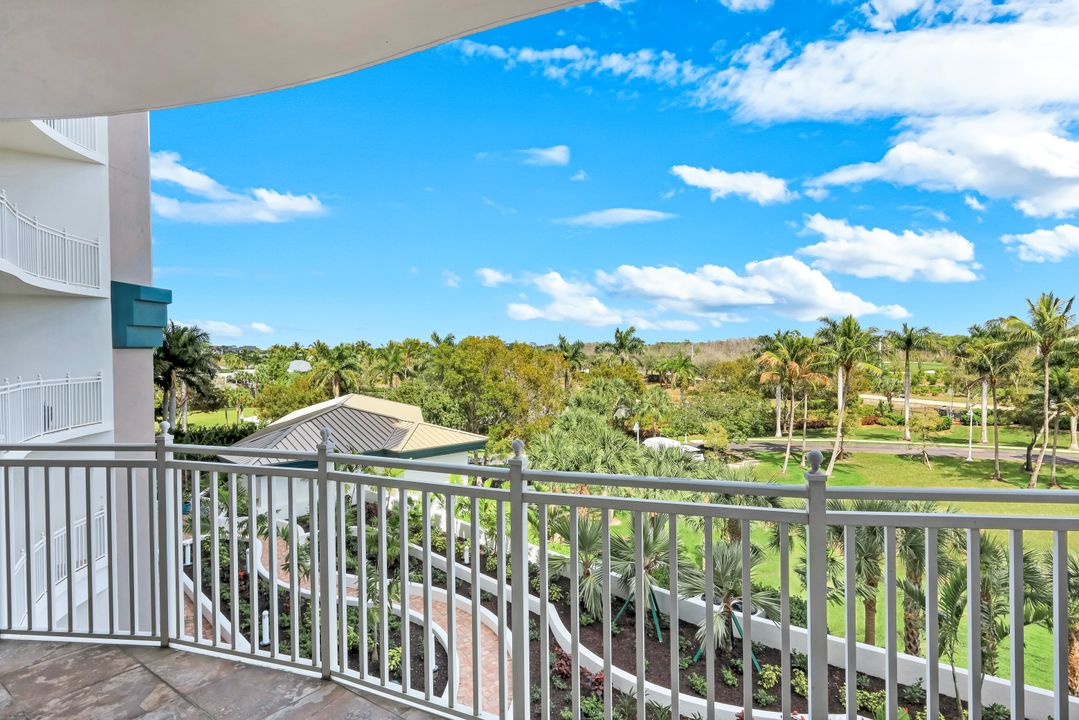 13675 Vanderbilt Dr #406, Naples, FL 34110