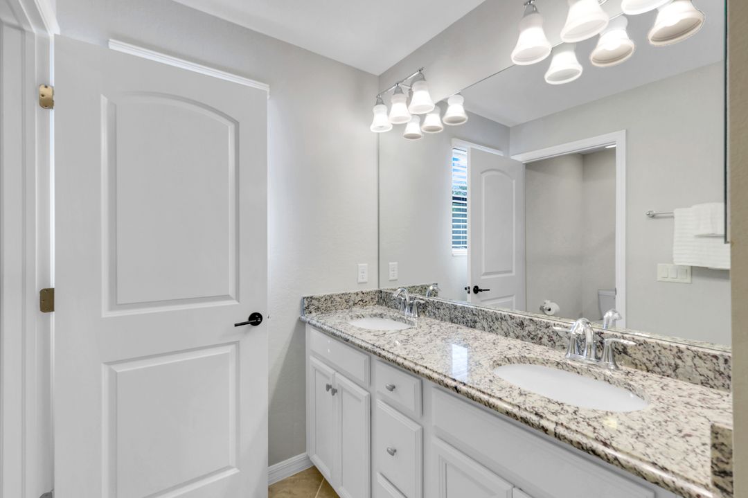 4264 Raffia Palm Cir, Naples, FL 34119